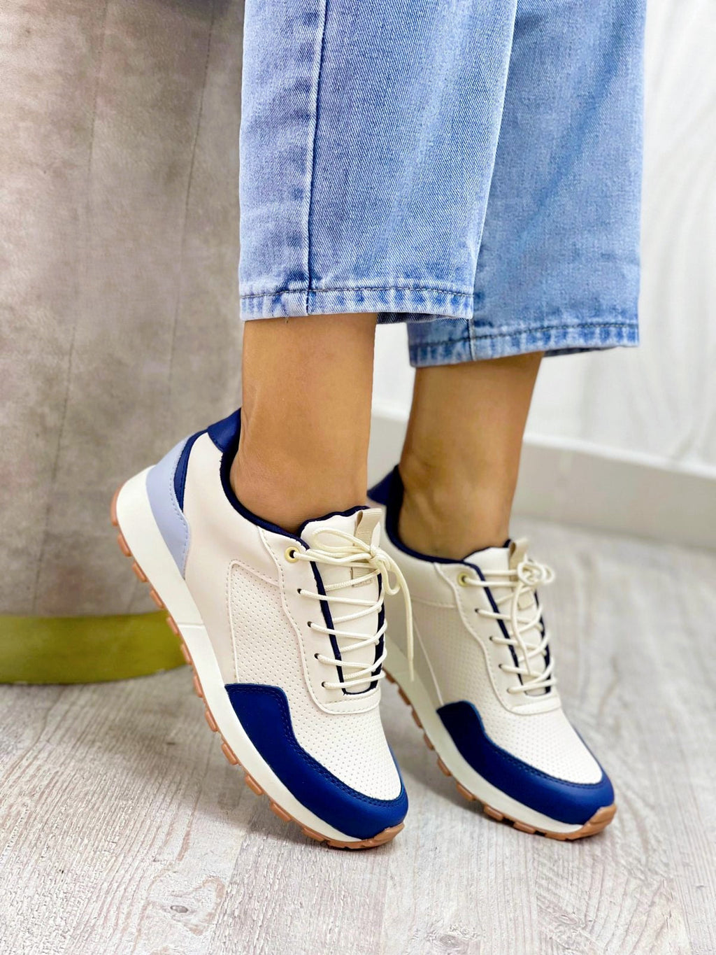 gid://shopify/MediaImage/24692328005726